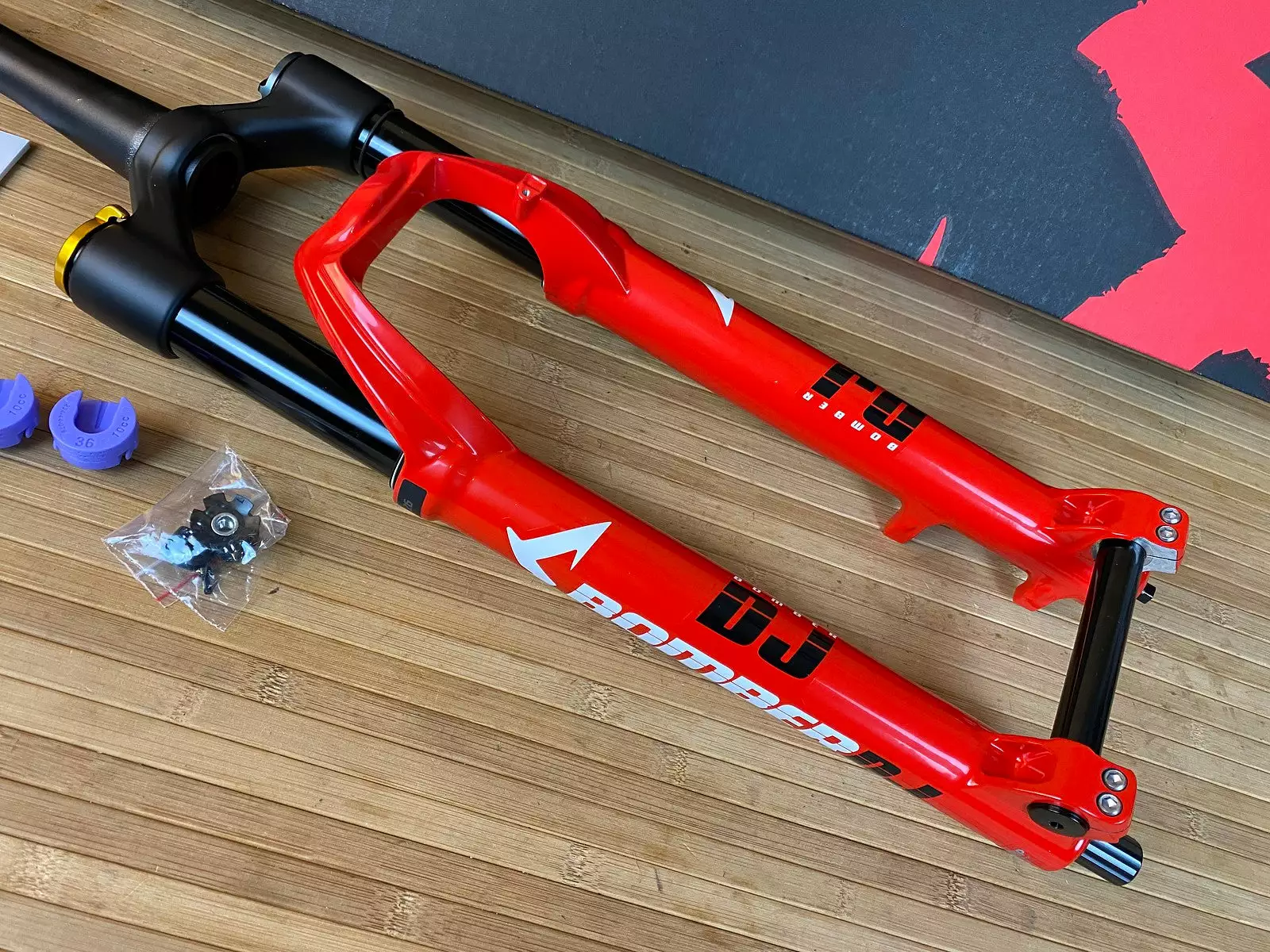 Marzocchi BOMBER DJ Rot 100mm / 26" Dirt Federgabel 3 Marzocchi BOMBER DJ Rot 100mm / 26" Dirt Federgabel – Bild 3