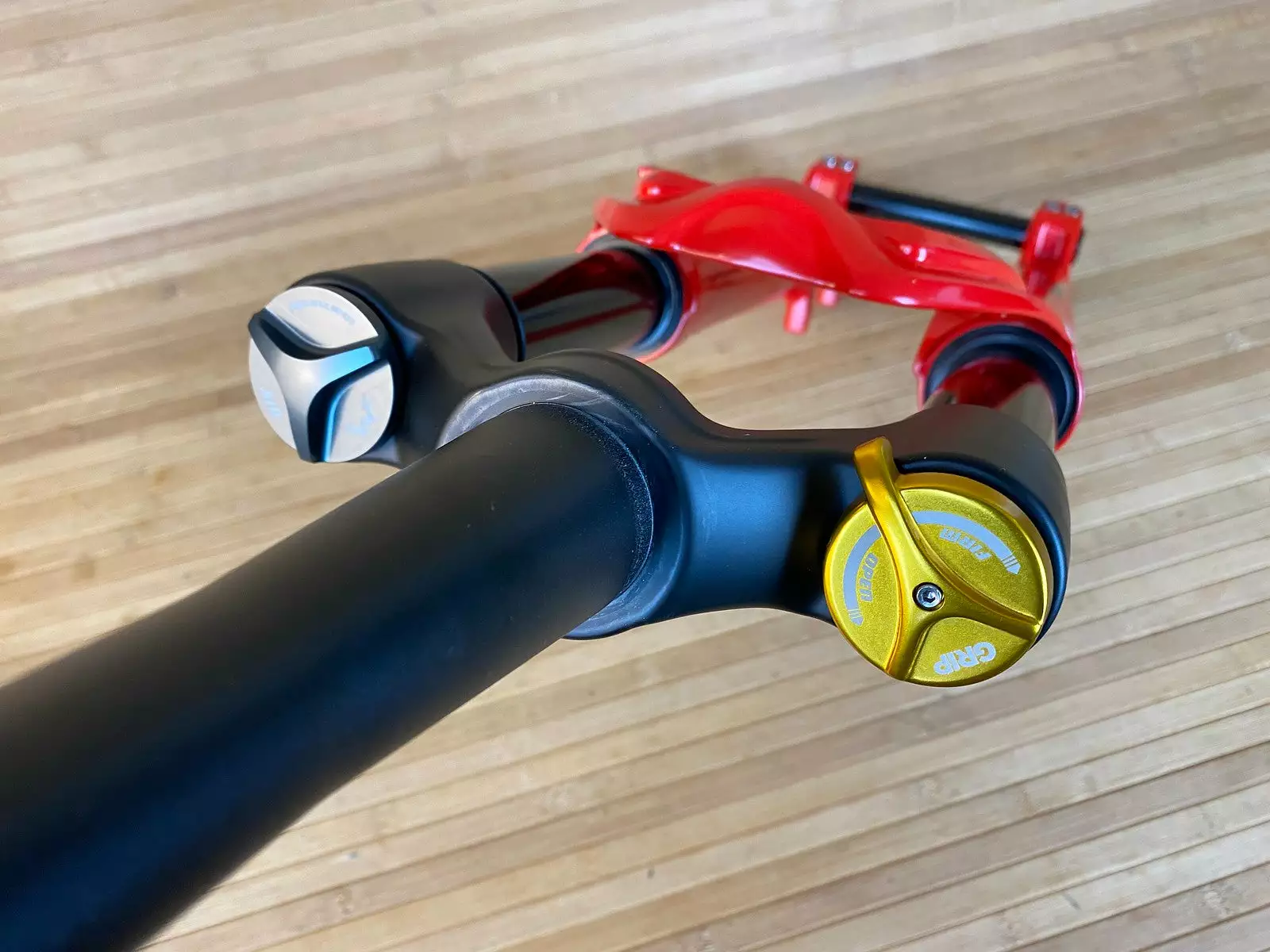 Marzocchi BOMBER DJ Rot 100mm / 26" Dirt Federgabel 9 Marzocchi BOMBER DJ Rot 100mm / 26" Dirt Federgabel – Bild 9