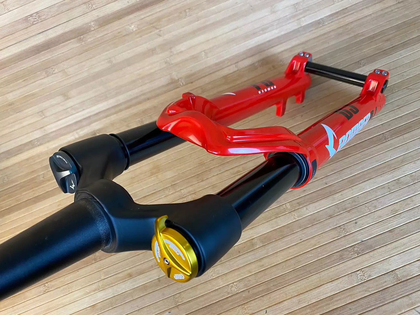 Marzocchi BOMBER DJ Rot 100mm / 26" Dirt Federgabel 8 Marzocchi BOMBER DJ Rot 100mm / 26" Dirt Federgabel – Bild 8