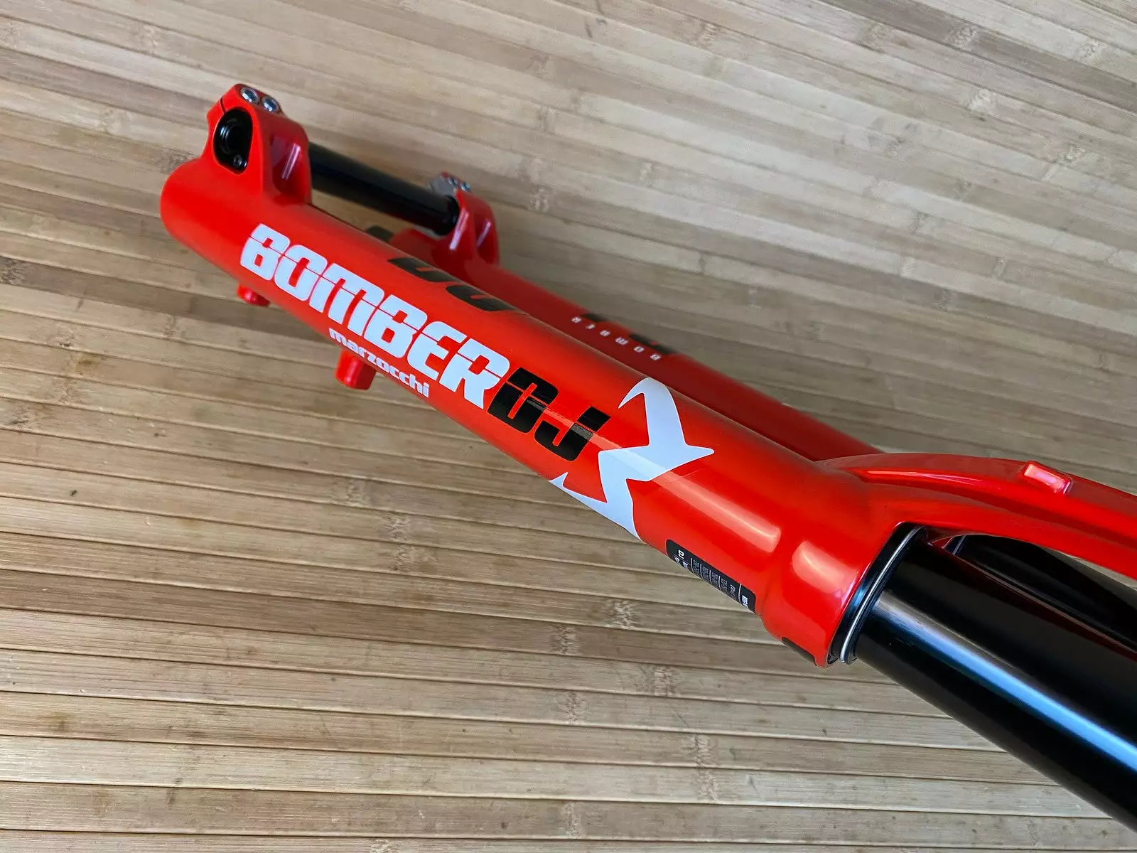 Marzocchi BOMBER DJ Rot 100mm / 26" Dirt Federgabel 6 Marzocchi BOMBER DJ Rot 100mm / 26" Dirt Federgabel – Bild 6