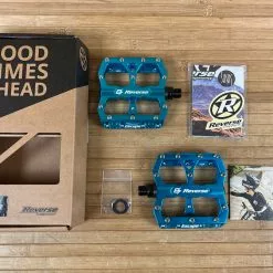 Reverse Components E-Escape Plattformpedale / Pedale Hellblau