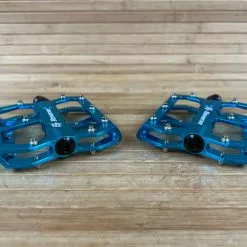 Reverse Components E-Escape Plattformpedale / Pedale Hellblau -Fox-Laden IMG 0004 550cbd9b 53e5 4109 acd2 64b73e85ea87