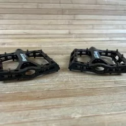 Reverse Components Black One Plattformpedale / Pedale Schwarz/copper -Fox-Laden IMG 0011 b8046e5d b935 471e b3e7 1fdc30592562