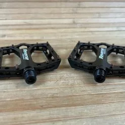 Reverse Components Black One Plattformpedale / Pedale Schwarz/copper -Fox-Laden IMG 0012 c28b0d9d 0f00 4dee 829c 57ef5652ef0a