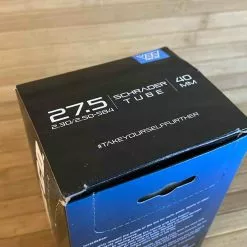 Vee Tire Schlauch 27,5" 2.3/2.5 Presta AV 40 650B -Fox-Laden IMG 0130 scaled