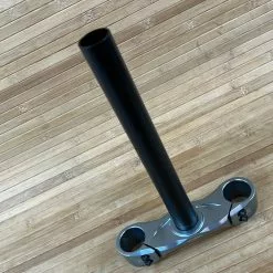 Rock-shox Rock Shox Boxxer Untere Brücke Mit Schaft 1 1/8" Crown-Steerer 46mm Offset ( 10 OS ) -Fox-Laden IMG 0147 81931c9f 90c9 4b9d aa47 dc9cae1f48c0