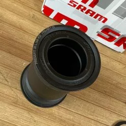 SRAM Pressfit 30 / PF30 Innenlager 68-92mm -Fox-Laden IMG 0188