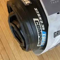 Vee Tire SNAP TRAIL 27.5 X 2.35 Reifen -Fox-Laden IMG 0191 scaled