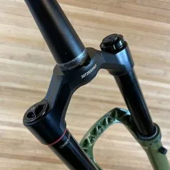 Rock-shox RockShox Lyrik Ultimate RC2 2023 Federgabel 29" / 160mm Grün / Green -Fox-Laden IMG 0247 64346959 6b93 4e8a b8c6 ddf6a9b6aeae