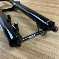 Rock-shox RockShox Zeb Ultimate Federgabel Schwarz 190mm / 27,5" -Fox-Laden IMG 0264