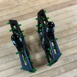 Reverse Components Black One Plattformpedale / Pedale Schwarz/hellgrün -Fox-Laden IMG 0285