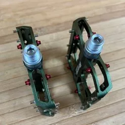 Reverse Components Escape Plattformpedale / Pedale Olive -Fox-Laden IMG 0300