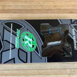 Reverse Components Black One Plattformpedale / Pedale Schwarz/hellblau 14 Reverse Components Black One Plattformpedale / Pedale Schwarz/hellblau -Fox-Laden IMG 0303