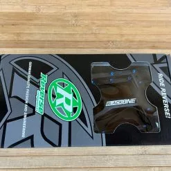 Reverse Components Black One Plattformpedale / Pedale Schwarz/dunkelblau -Fox-Laden IMG 0311