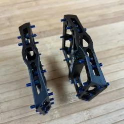 Reverse Components Black One Plattformpedale / Pedale Schwarz/dunkelblau -Fox-Laden IMG 0316