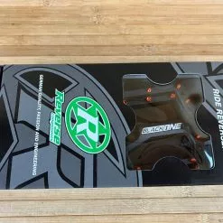 Reverse Components Black One Plattformpedale / Pedale Schwarz/orange -Fox-Laden IMG 0319