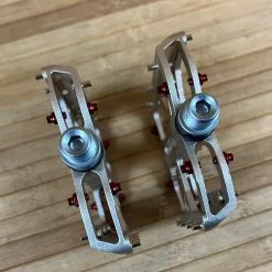 Reverse Components Escape Plattformpedale / Pedale Metallic -Fox-Laden IMG 0349 f93d4808 0df8 4e62 ab3a 8ef6befdd1cb