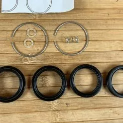 Manitou Dorado Dichtungen / Sealkit / Servicekit Ab 2009 -Fox-Laden IMG 0469