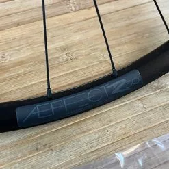 Race Face Aeffect R 30 Hinterrad HR 29" Boost Schwarz XD 13 Race Face Aeffect R 30 Hinterrad HR 29" Boost Schwarz XD -Fox-Laden IMG 0508 22dbac36 8e0e 41e1 942d 693031352477