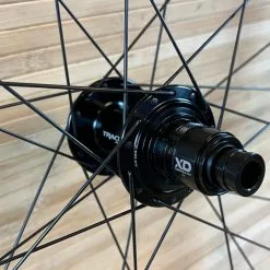 Race Face Aeffect R 30 Hinterrad HR 29" Boost Schwarz XD 12 Race Face Aeffect R 30 Hinterrad HR 29" Boost Schwarz XD -Fox-Laden IMG 0513 0b189cb4 74d9 4bae 8c9d 39b4022a8a06