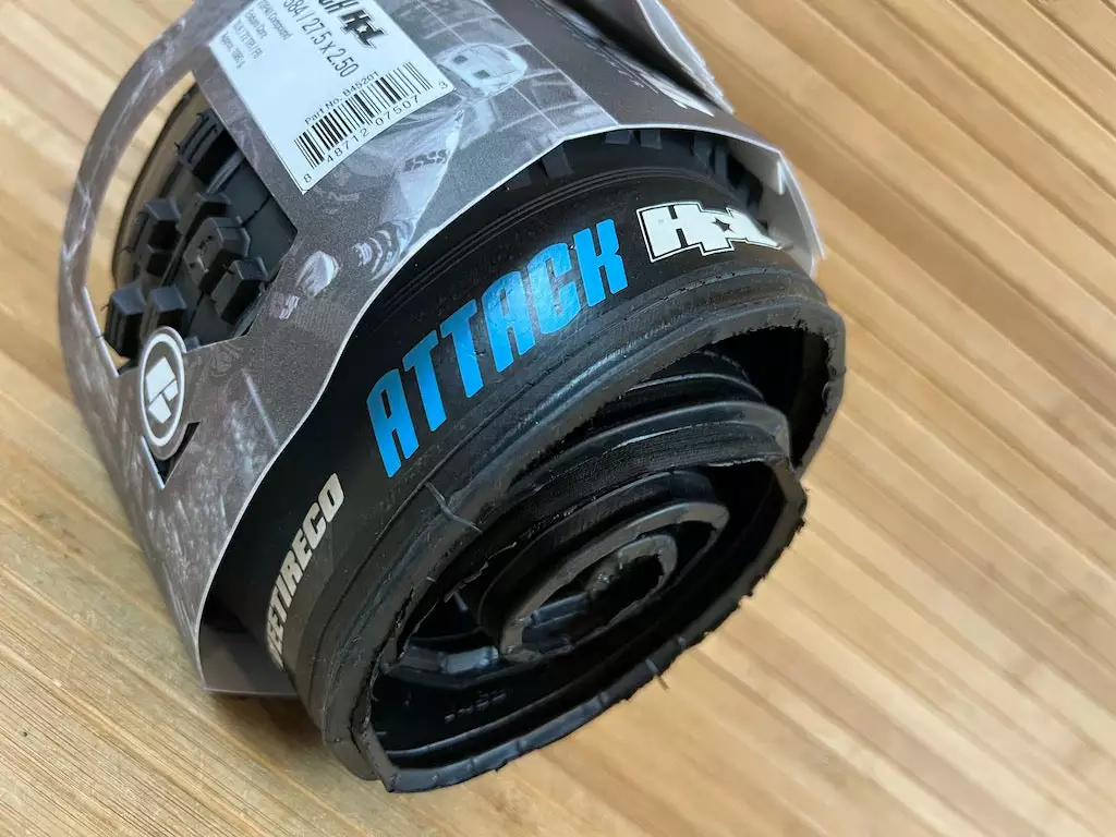 Vee Tire Attack HPL 27,5 X 2.5 Reifen Enduro Core 3 Vee Tire Attack HPL 27,5 X 2.5 Reifen Enduro Core – Bild 3