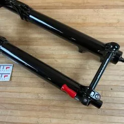 Fox 36 2021 Grip 3-POS 160mm / 27,5" Federgabel Shiny Black -Fox-Laden IMG 0743 36cac690 8a4c 411f 8c79 601f0428b181