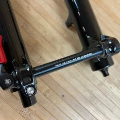 Fox 36 2021 Grip 3-POS 160mm / 27,5" Federgabel Shiny Black -Fox-Laden IMG 0744 aaca83a8 99a5 4031 8d62 40c9434ff07d