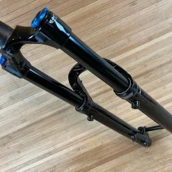 Fox 36 2021 Grip 3-POS 160mm / 27,5" Federgabel Shiny Black -Fox-Laden IMG 0746 07452b8e 1829 4a77 bd83 7ffb903c3bf3