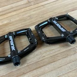 Spank Spoon 100 Pedale / Plattformpedale Schwarz -Fox-Laden IMG 0748 0eb5e678 6c99 4483 9fd7 6f6290c879bb