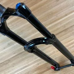 Fox 36 2021 Grip 3-POS 160mm / 27,5" Federgabel Shiny Black -Fox-Laden IMG 0749 f4f7bb14 50e5 4e22 b865 34c29efeec34