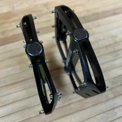 Spank Spoon 110 Pedale / Plattformpedale Schwarz 11 Spank Spoon 110 Pedale / Plattformpedale Schwarz -Fox-Laden IMG 0754 616bd80b 6feb 4073 9ade 12c7e56e4fcb