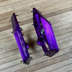 Spank Oozy Trail Reboot Pedale / Plattformpedale Purple 11 Spank Oozy Trail Reboot Pedale / Plattformpedale Purple -Fox-Laden IMG 0770 9bda2a64 ef83 4035 9631 5a50916ae3e0