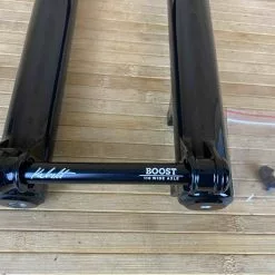 FOX 36 Casting / Lower 2018 27,5" Black Kabolt Boost -Fox-Laden IMG 0775 scaled