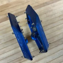 Spank Oozy Trail Reboot Pedale / Plattformpedale Blue 10 Spank Oozy Trail Reboot Pedale / Plattformpedale Blue -Fox-Laden IMG 0787