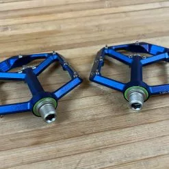 Spank Oozy Trail Reboot Pedale / Plattformpedale Blue 12 Spank Oozy Trail Reboot Pedale / Plattformpedale Blue -Fox-Laden IMG 0789