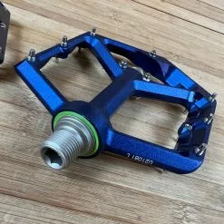 Spank Oozy Trail Reboot Pedale / Plattformpedale Blue 13 Spank Oozy Trail Reboot Pedale / Plattformpedale Blue -Fox-Laden IMG 0790