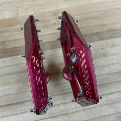 Spank Oozy Trail Reboot Pedale / Plattformpedale Red -Fox-Laden IMG 0813