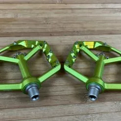 Spank Oozy Trail Reboot Pedale / Plattformpedale Green -Fox-Laden IMG 0823