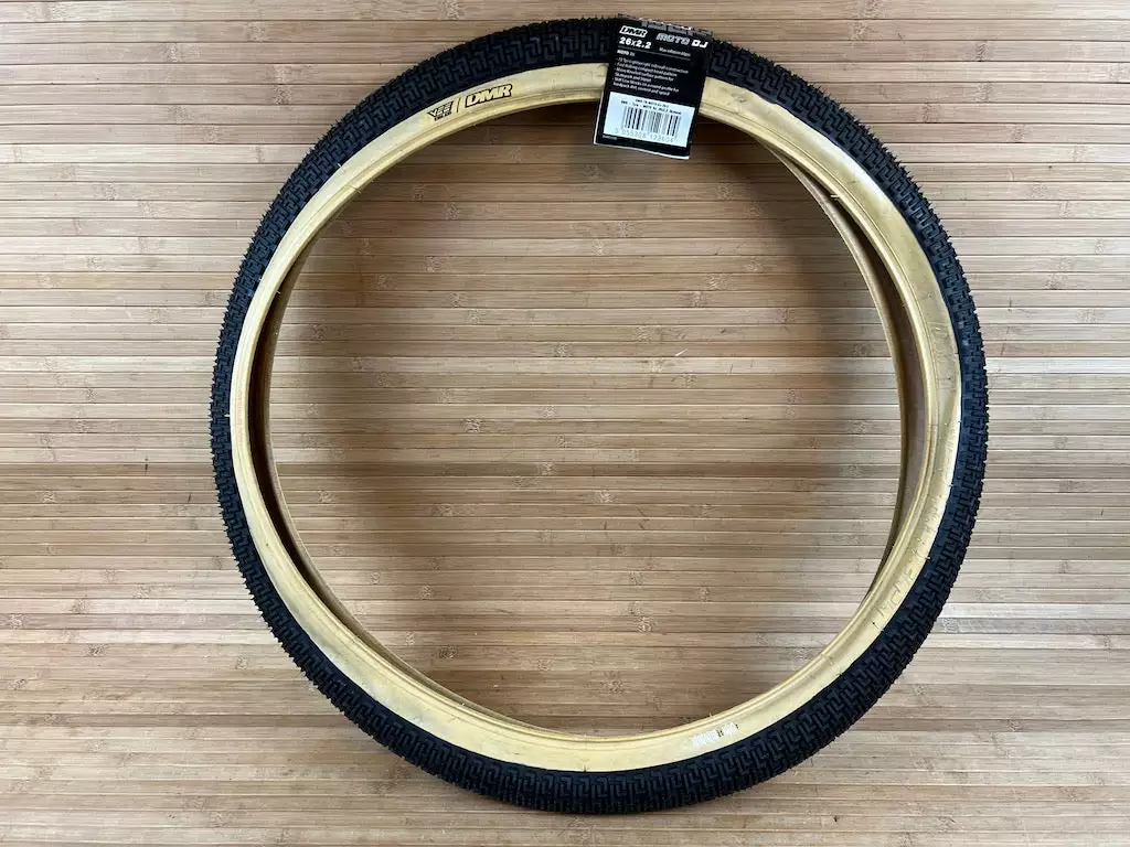 DMR Moto DJ Drahtreifen Tanwall 26 X 2,2" 60TPI Reifen 4 DMR Moto DJ Drahtreifen Tanwall 26 X 2,2" 60TPI Reifen – Bild 4