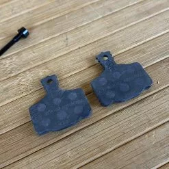 Magura MT Bremsbelag / Bremsbeläge 2-Kolben PERFORMANCE 9.P -Fox-Laden IMG 1152 scaled