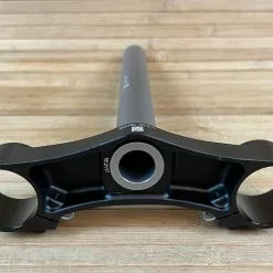 Fox 40 2021 Untere Brücke Mit Schaft 1 1/8" Crown-Steerer 52mm Rake -Fox-Laden IMG 1209