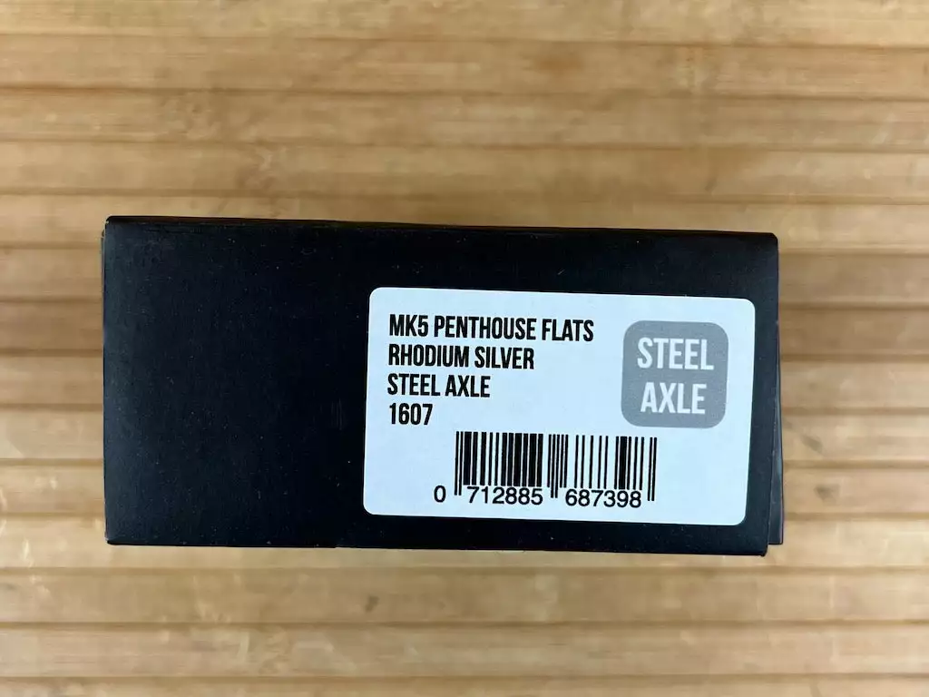 Burgtec MK5 Penthouse Flat Pedals / Pedale Silver Steel Axle 6 Burgtec MK5 Penthouse Flat Pedals / Pedale Silver Steel Axle – Bild 6