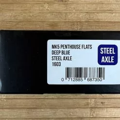 Burgtec MK5 Penthouse Flat Pedals / Pedale Deep Blue Steel Axle 11 Burgtec MK5 Penthouse Flat Pedals / Pedale Deep Blue Steel Axle -Fox-Laden IMG 1223