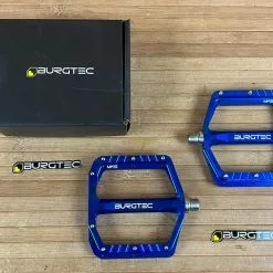 Burgtec MK5 Penthouse Flat Pedals / Pedale Deep Blue Steel Axle