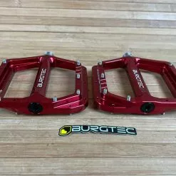 Burgtec MK5 Penthouse Flat Pedals / Pedale Red Steel Axle -Fox-Laden IMG 1234 4f1902a6 e877 4111 9389 4f48c777106d