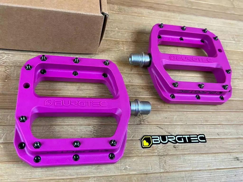 Burgtec MK4 Composite Flat Pedals / Pedale Purple 2 Burgtec MK4 Composite Flat Pedals / Pedale Purple – Bild 2