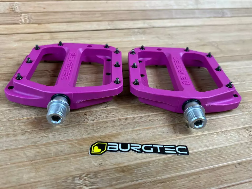 Burgtec MK4 Composite Flat Pedals / Pedale Purple 4 Burgtec MK4 Composite Flat Pedals / Pedale Purple – Bild 4