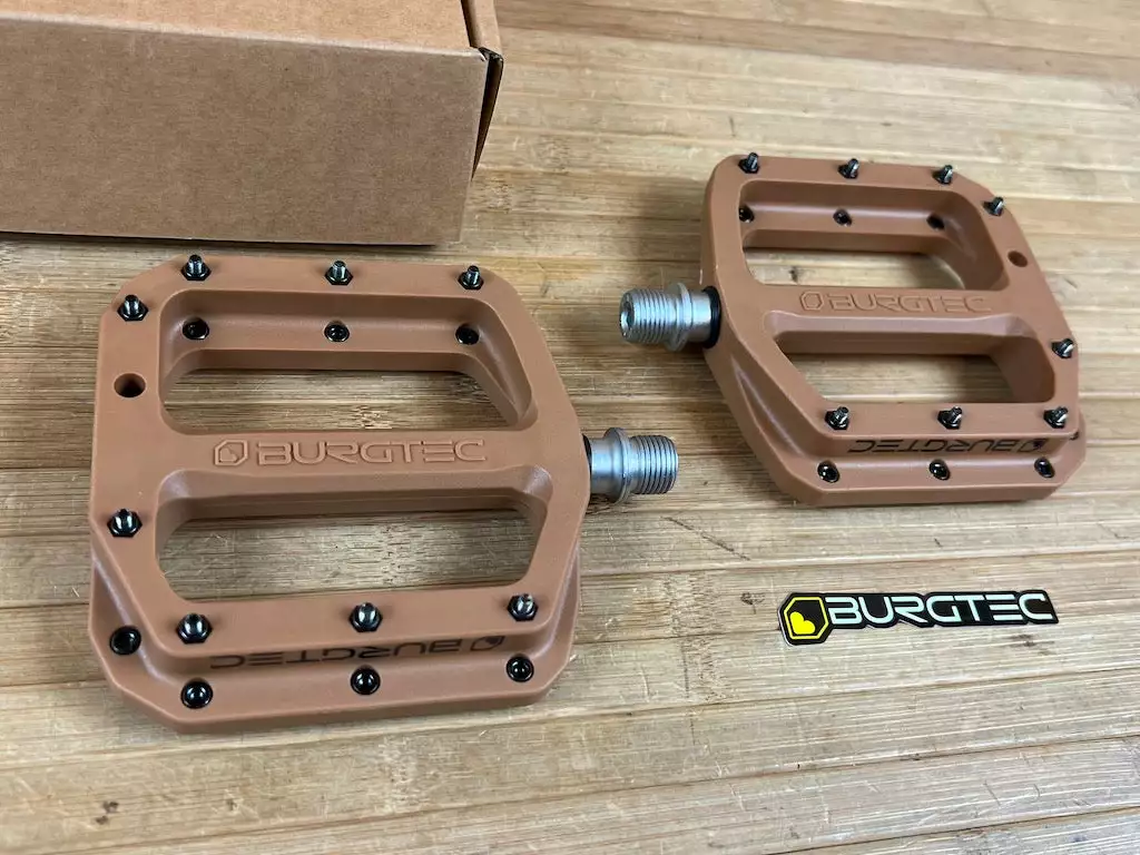 Burgtec MK4 Composite Flat Pedals / Pedale Kash Bronze 2 Burgtec MK4 Composite Flat Pedals / Pedale Kash Bronze – Bild 2