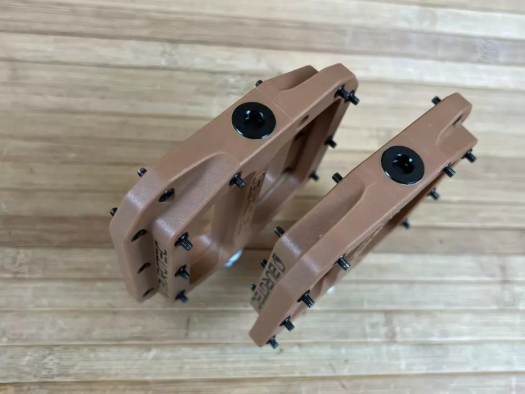 Burgtec MK4 Composite Flat Pedals / Pedale Kash Bronze 4 Burgtec MK4 Composite Flat Pedals / Pedale Kash Bronze – Bild 4
