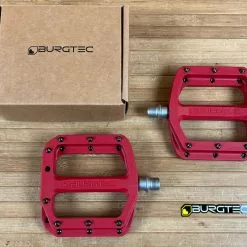 Burgtec MK4 Composite Flat Pedals / Pedale Red